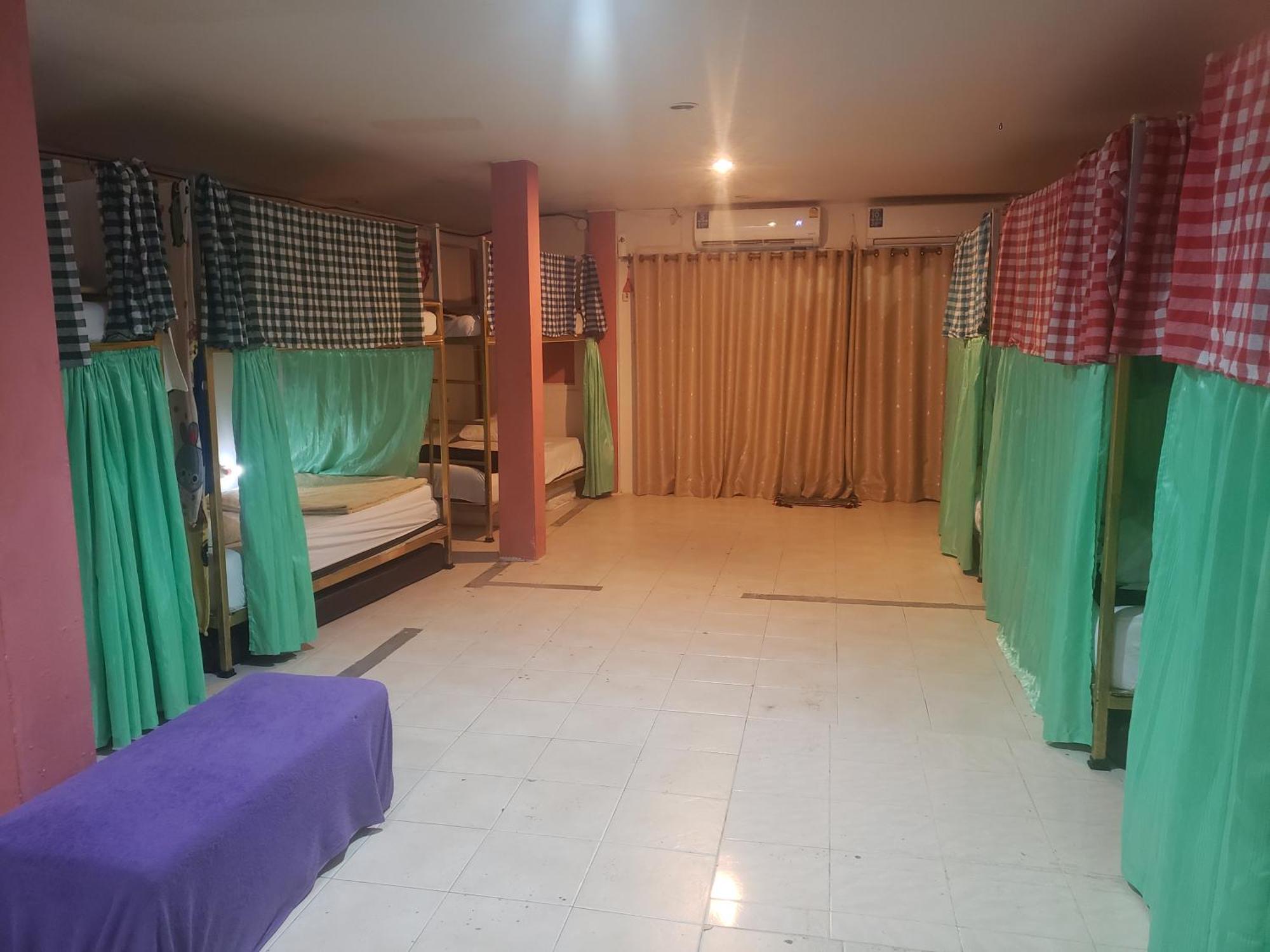 Lucky Dorm Vandrerhjem Phi Phi-øyene Eksteriør bilde